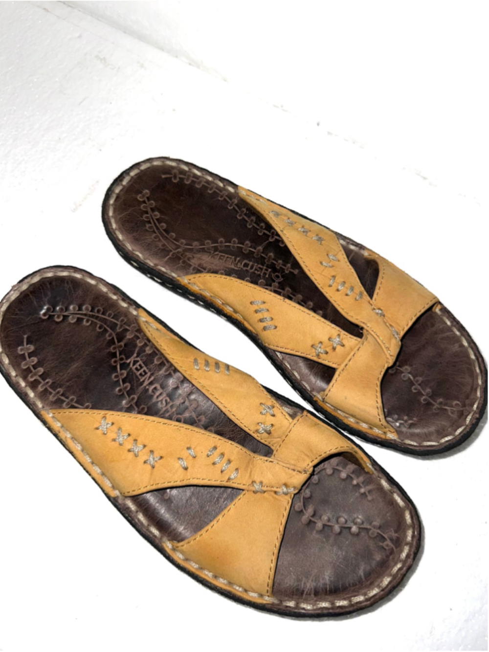 KEEN Cush Mustard Leather STITCHED Slip On Sandals WOMENS 6 Boho Trail Shoes